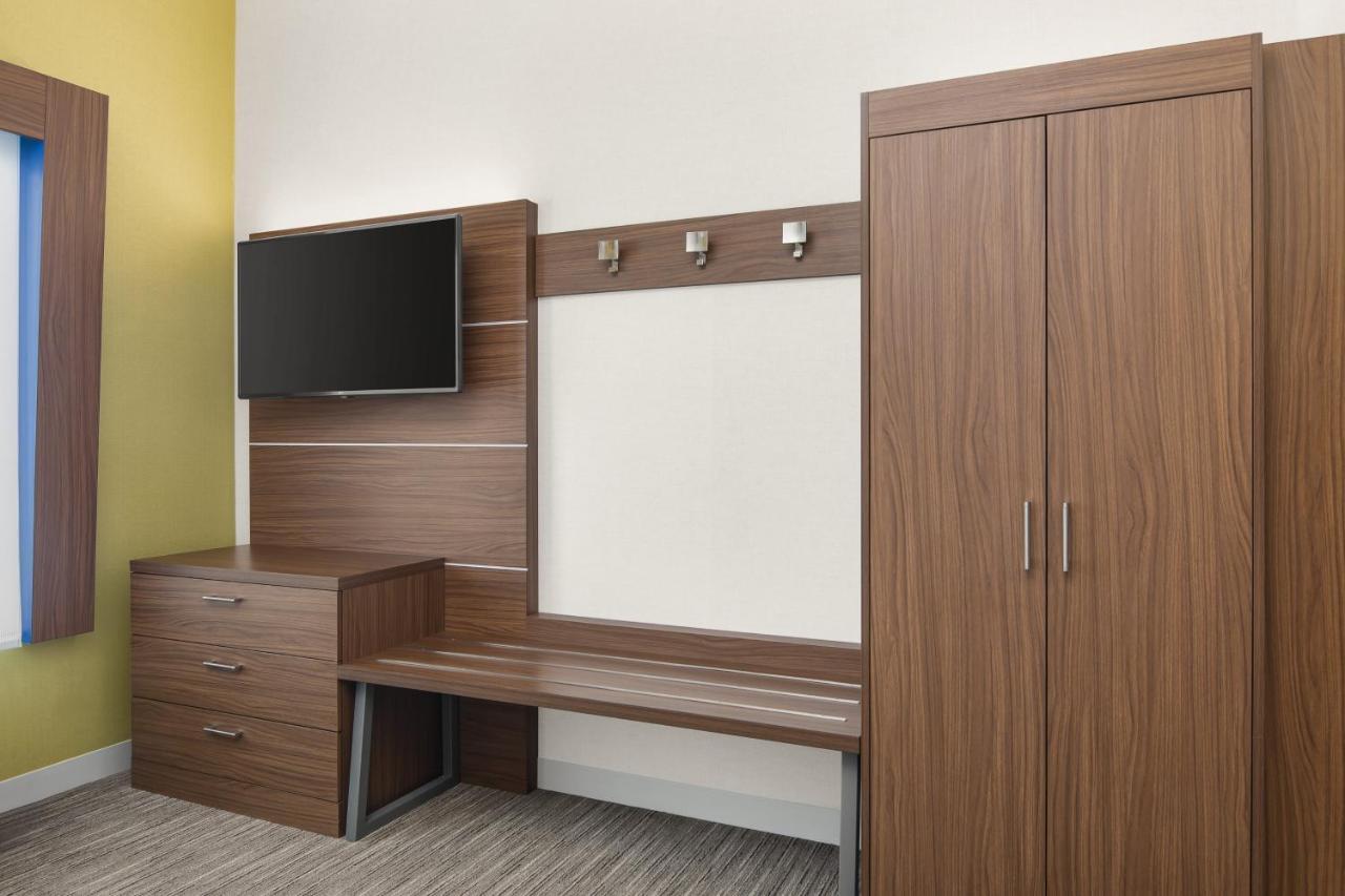 Holiday Inn Express Hotel & Suites Sacramento Airport Natomas, An Ihg Hotel Стая снимка